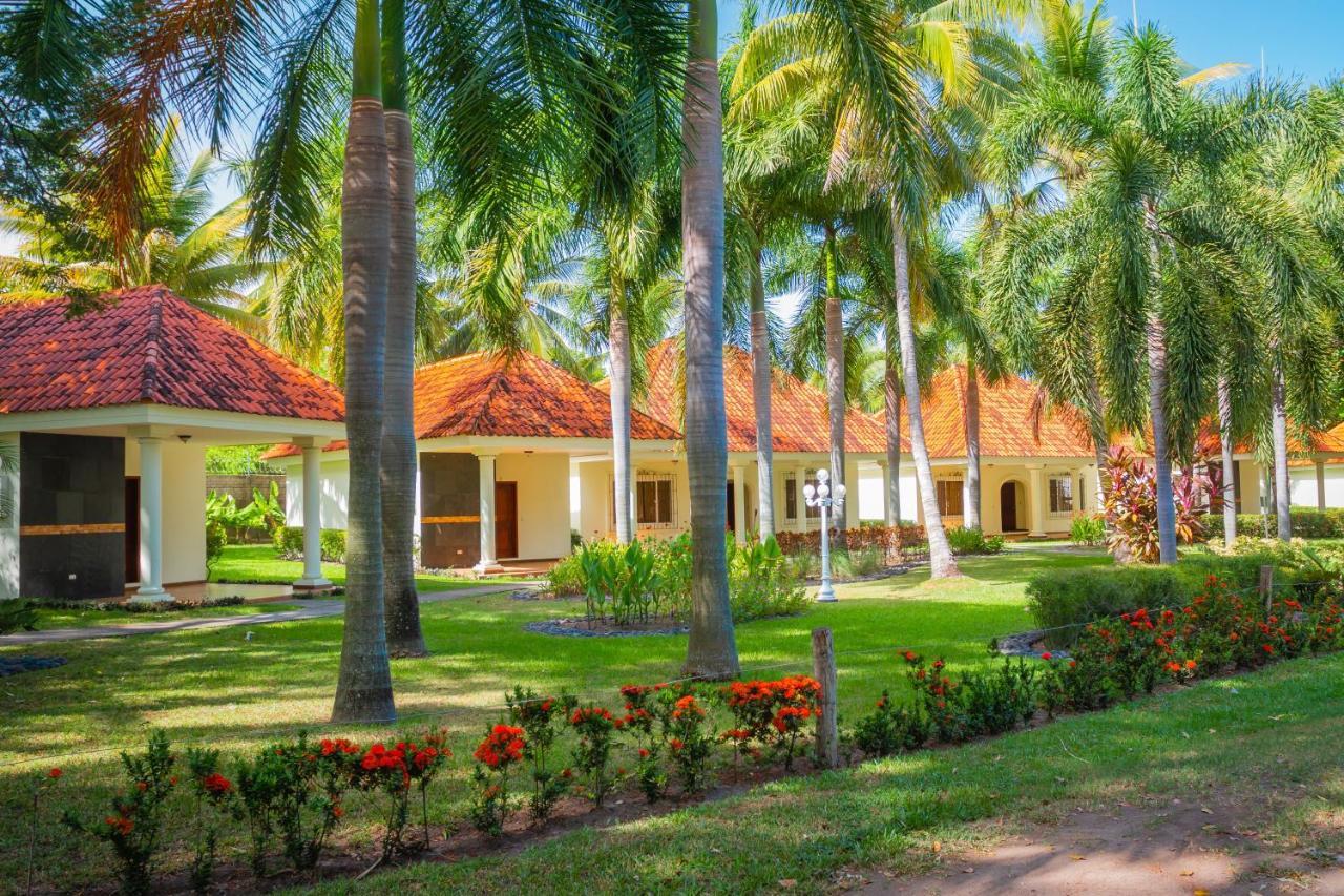 Pato Canales Hotel&Resort San Luis Esterno foto